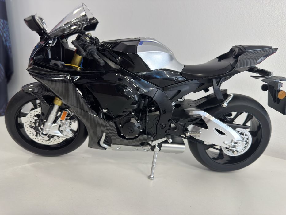 Yamaha MR1. fumo, luzes, trabalha. Tamanho 1:6