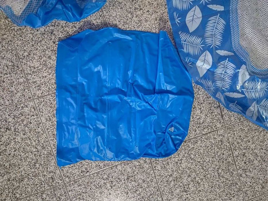 Conjunto de colchões (boias) infláveis ​​para piscina.