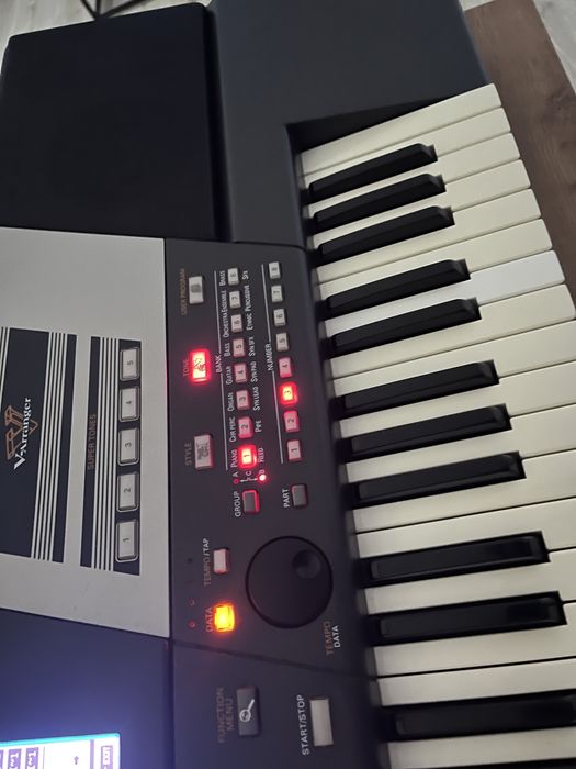 Sprzedam Arranger-keyboard Roland VA-5