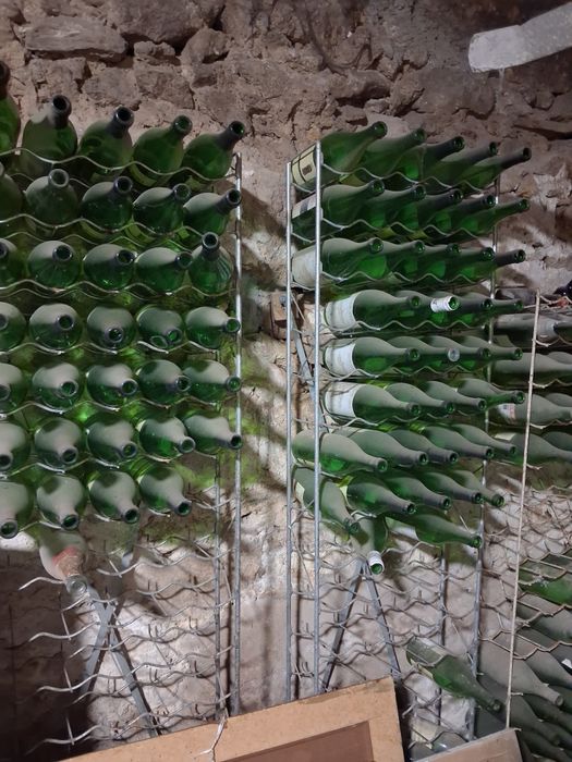 Garrafeiras em metal e garrafas de 1 litro vazias (para engarrafar)