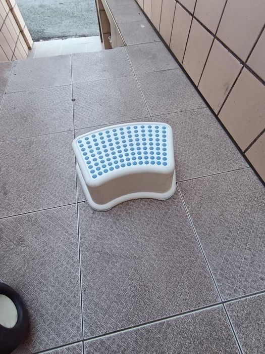 Banco anti-derrapante criança