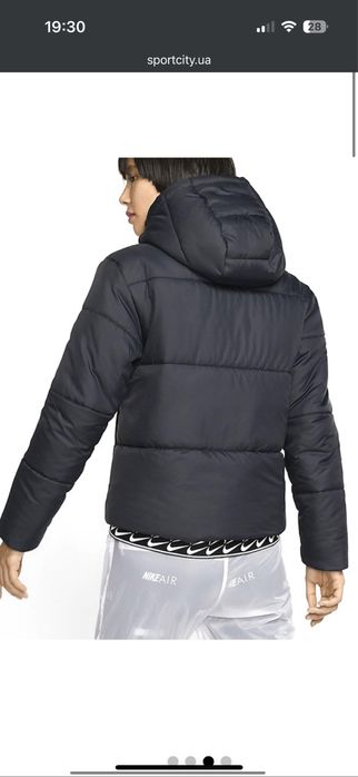 Nike куртка жіноча xs