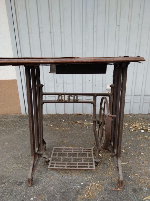 Mesa de Máquina de Costura Antiga