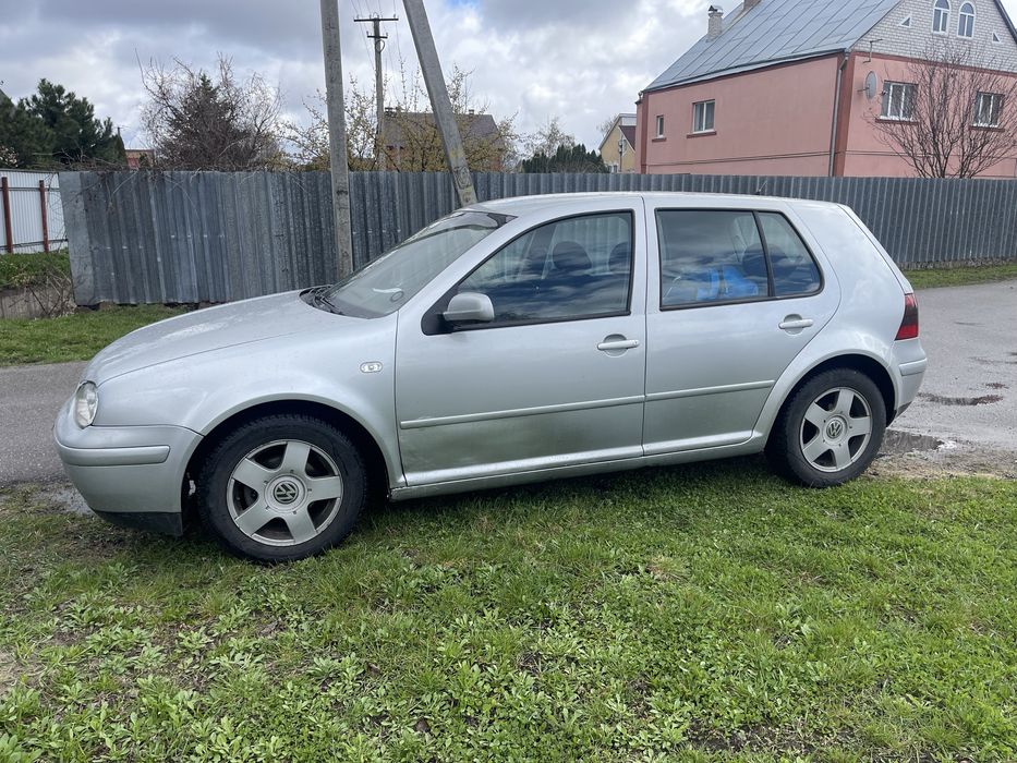 Volkswagen Golf 4 1.6 бензин 2001