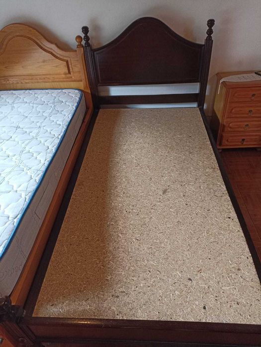 Camas de  Solteiro em Excelente Estado (SEM colchão). Colchão Aparte