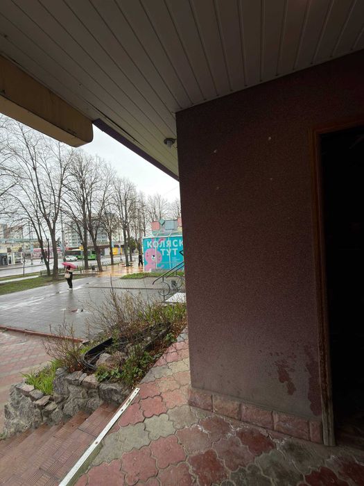 Приміщення 33,5 м² з окремим входом 2 хв від метро Палац Спорту