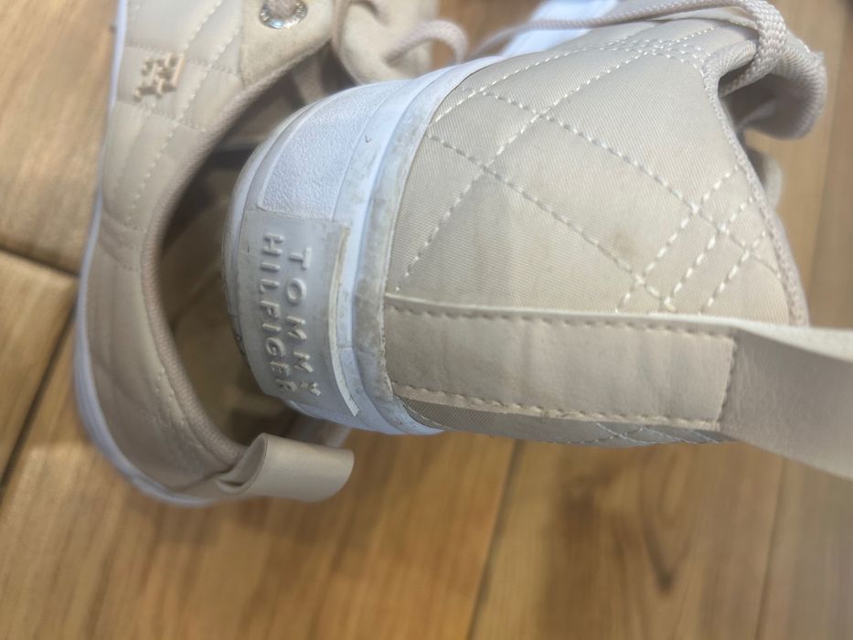 Snickersy Tommy Hilfiger beżowe