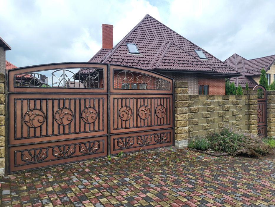 Продам  Новий будинок з ремонтом + ділянка 8 сот