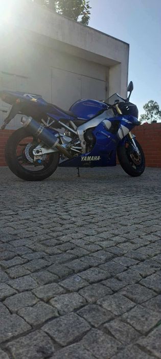 Yamaha YZF R1 (1999) – Clássica em Bom Estado