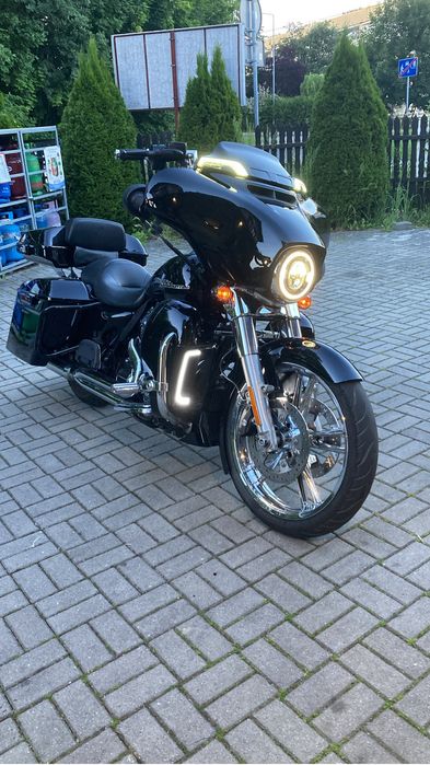 Harley Davidson Street Glide 124 cale 132 km.