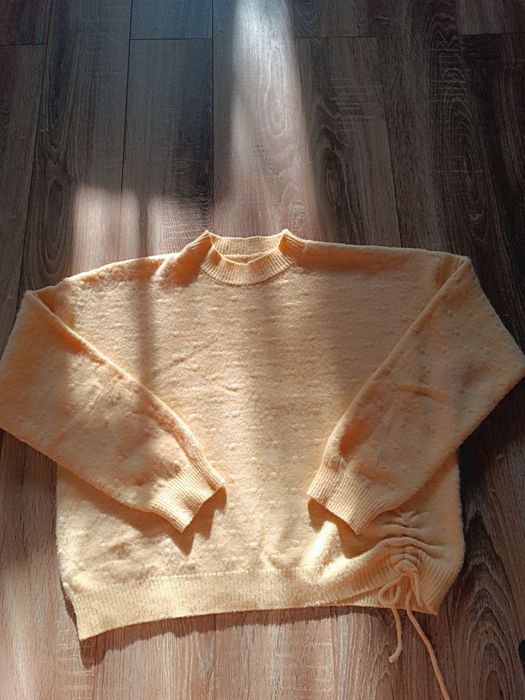 Светр із затяжкою знизу