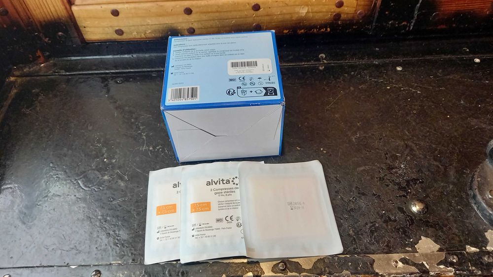 Стерильные компрессы Alvita-для очистки и защиты ран