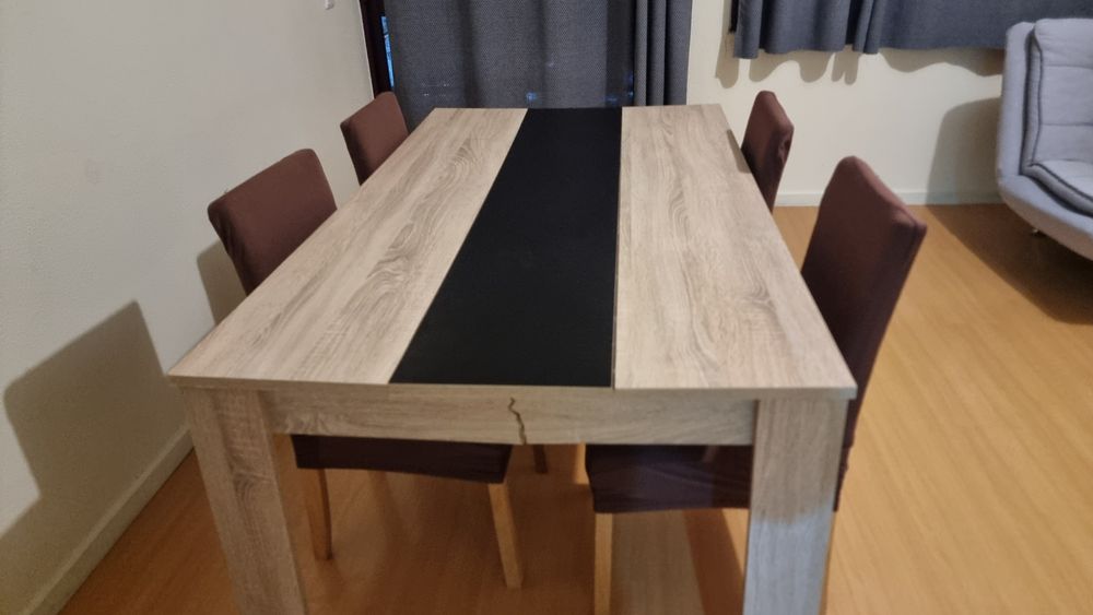 Mesa de jantar com 4 cadeiras
