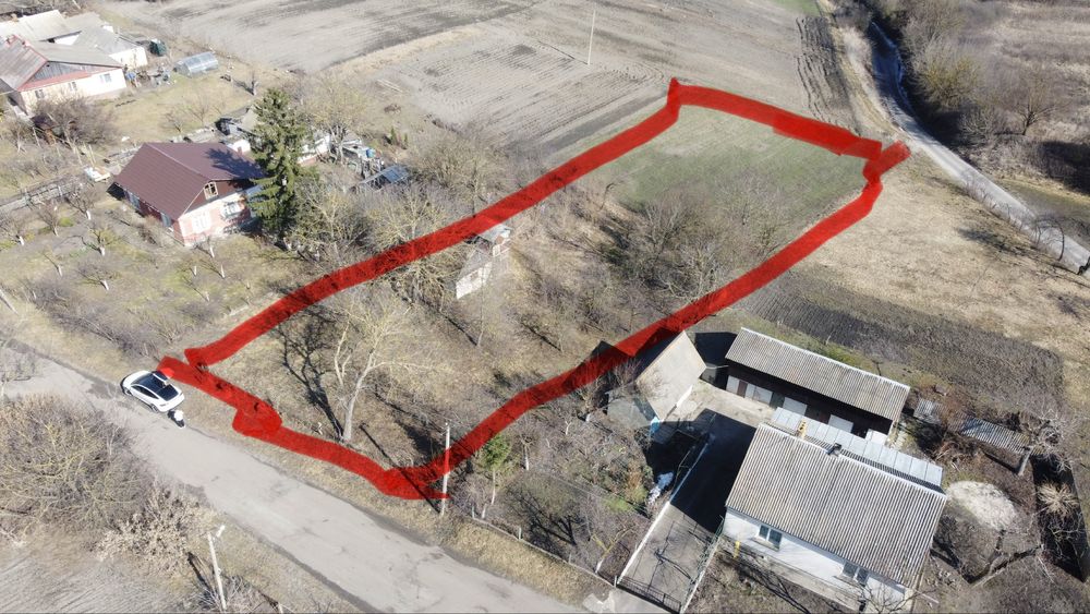 Ділянка  під будівництво з комунікаціями , погрібом та гаражем(!)