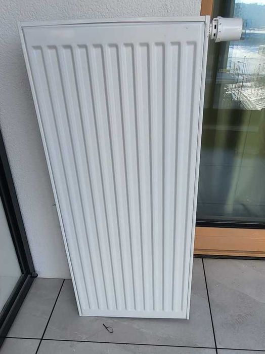 Komplet 4 nowych grzejnikow CO deweloperskich