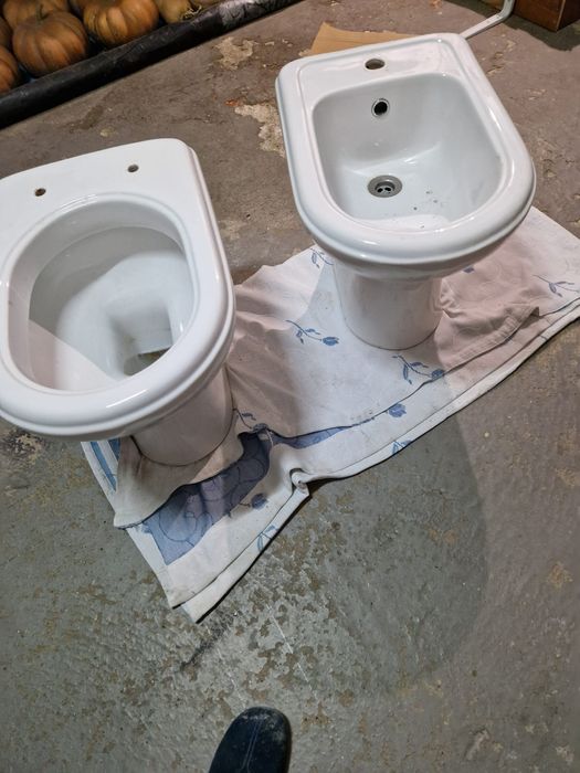 Sanita e bidé em excelente estado