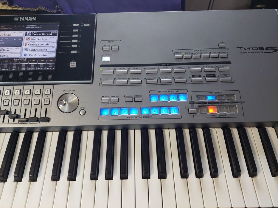 Yamaha Tyros 5, 76 teclas,sem qualquer marca de uso