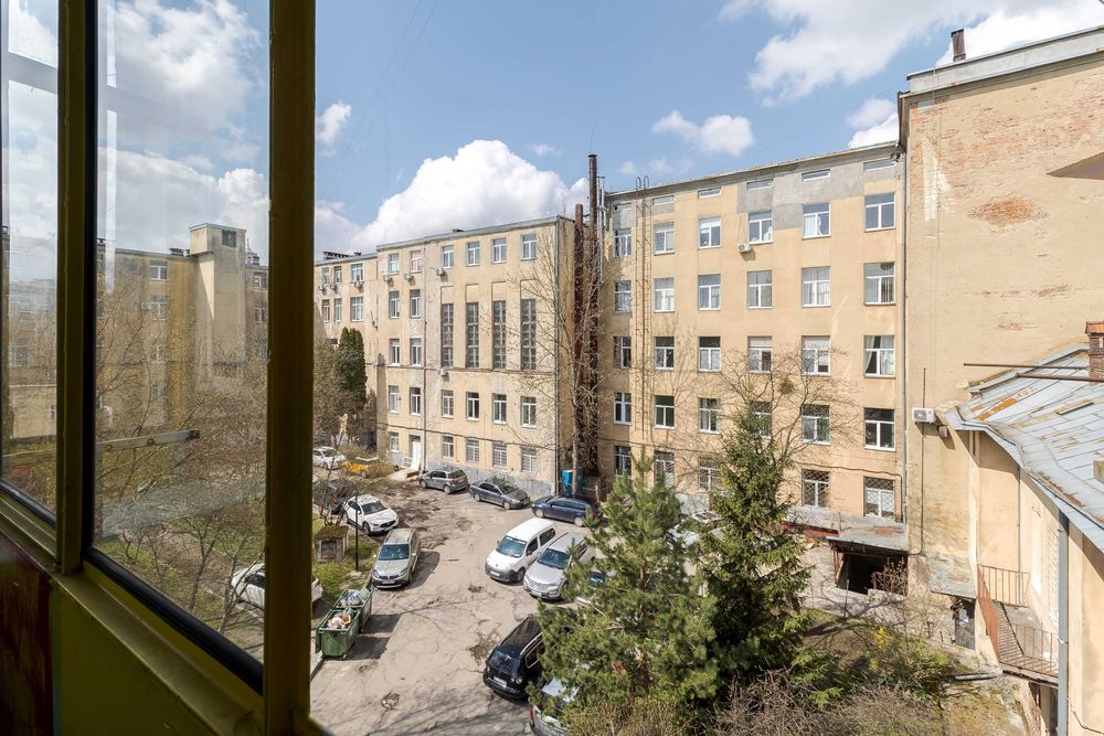 4-кімнатна квартира на продаж у Львові біля центру
