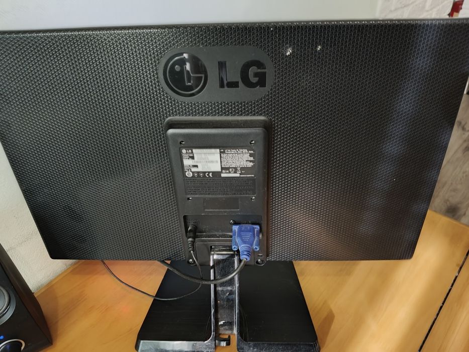монітор LG Flatron E2242C-BN
