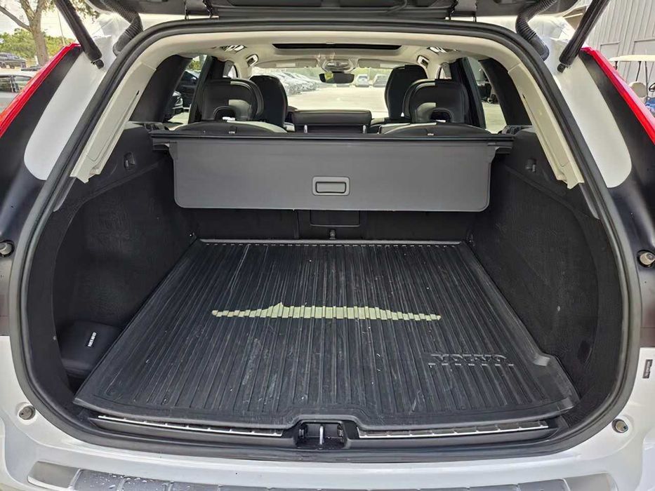 Volvo XC60 B5 Plus Bright Theme      2023