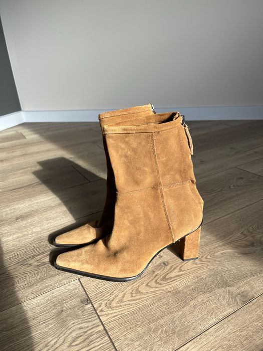 Замшеві ботильони zara