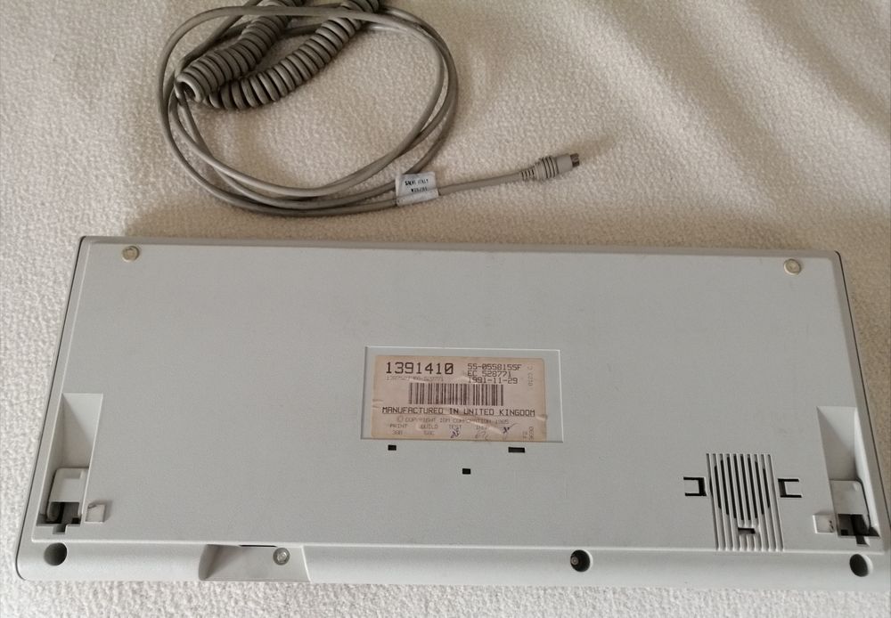 (MUITO RARO) Teclado mecânico IBM Model M (Layout português PS/2)