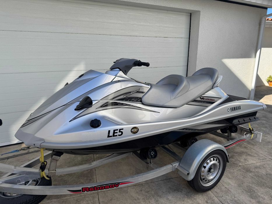 Vendo Mota de Água Yamaha VX Cruiser como Nova