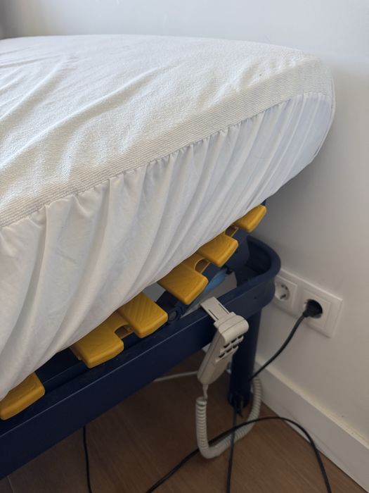 Cama elétrica articulavel com comando