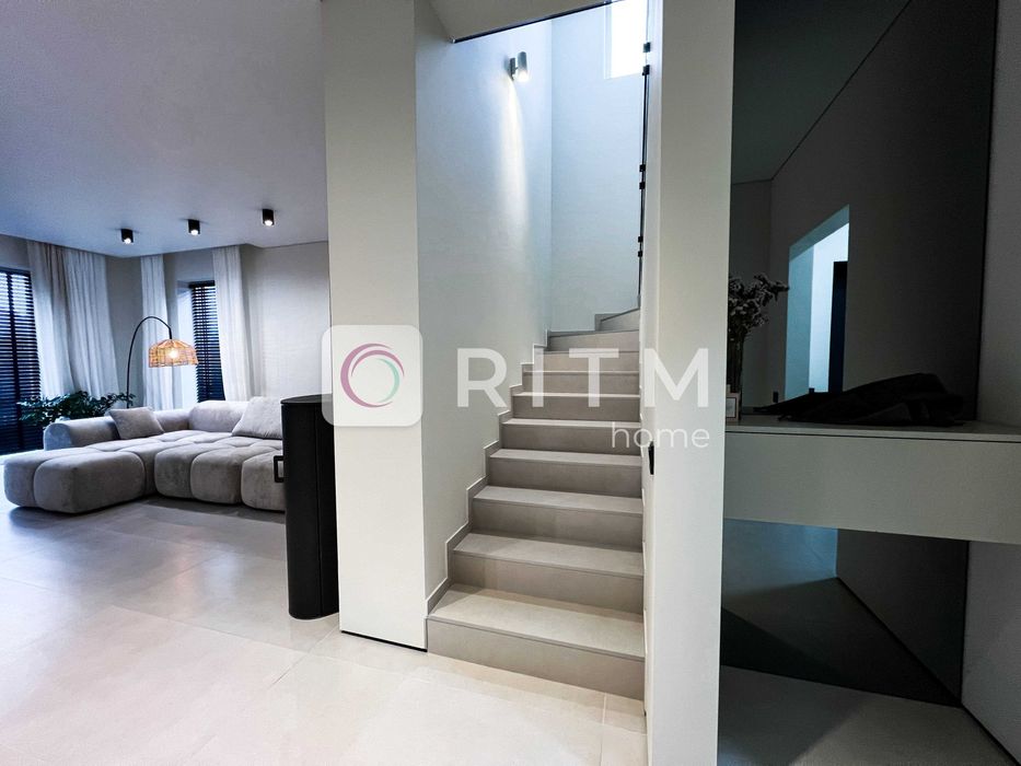 Продається сучасний будинок з ремонтом та повним укомплектуванням!!