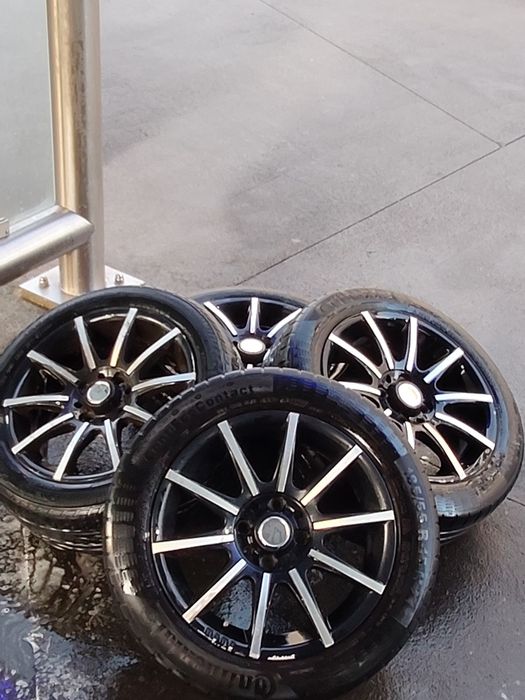 Jante 15 MOMO furação 4x100