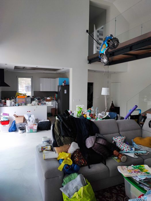 Opróżnianie Domów Mieszkań Sprzątanie Piwnic Garaży