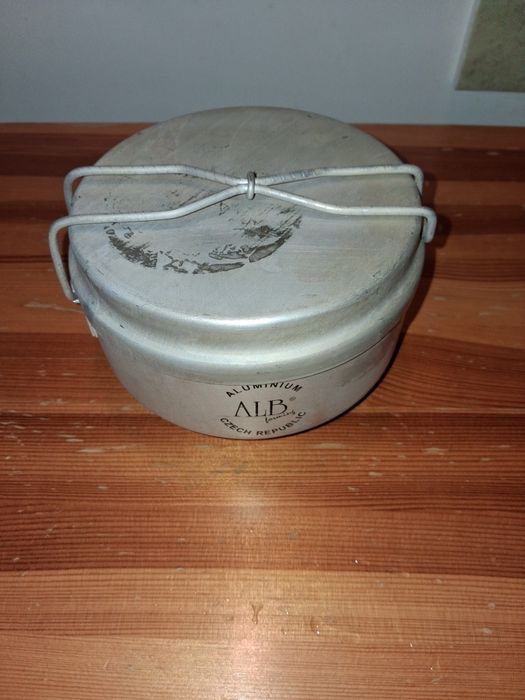 Kompas, sprzęt turystyczny, kłódeczki do walizki