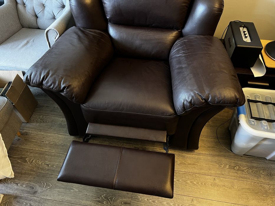 Zestaw skórzany [Helvetia Furniture]