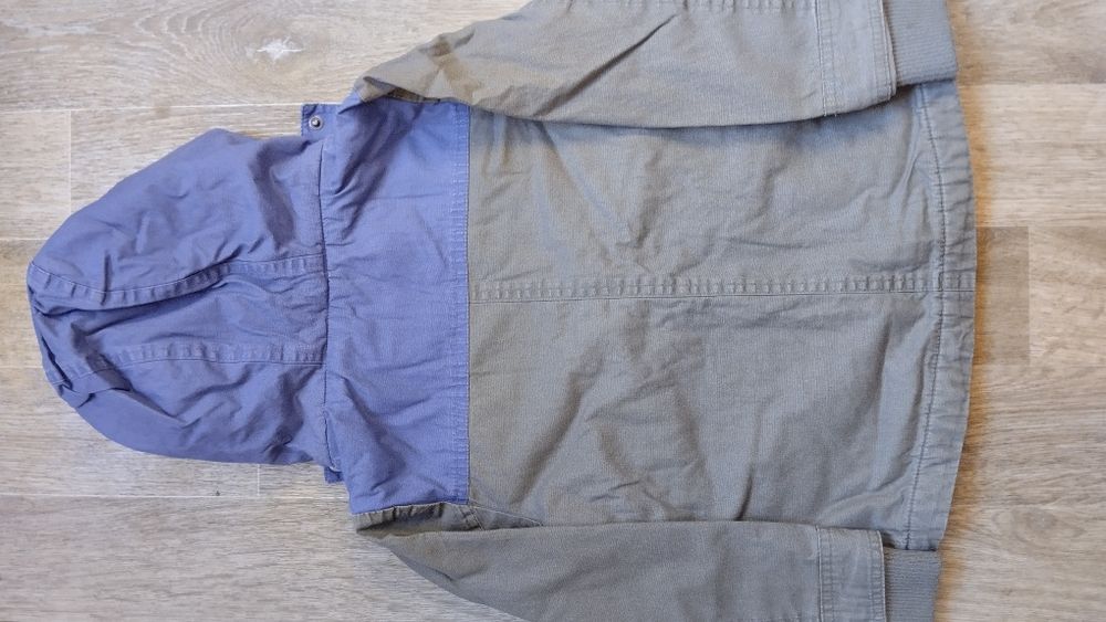 Курточка- вітрівка  весна - осінь з рукавичками у подарунок.