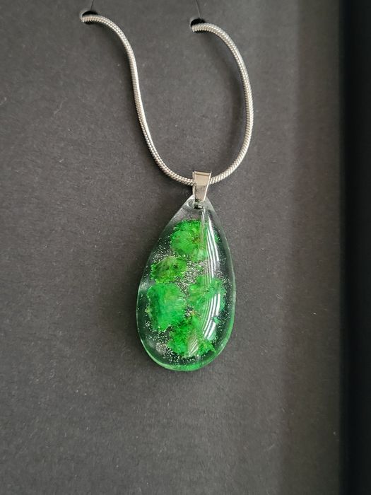 Naszyjnik z kwiatami gipsówki handmade