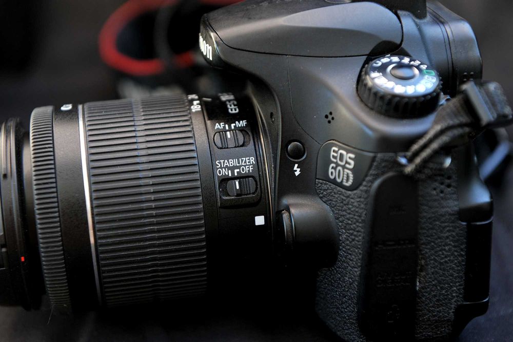 Máquina Fotográfica Canon EOS 60D + lente 18-55 com estabilizador