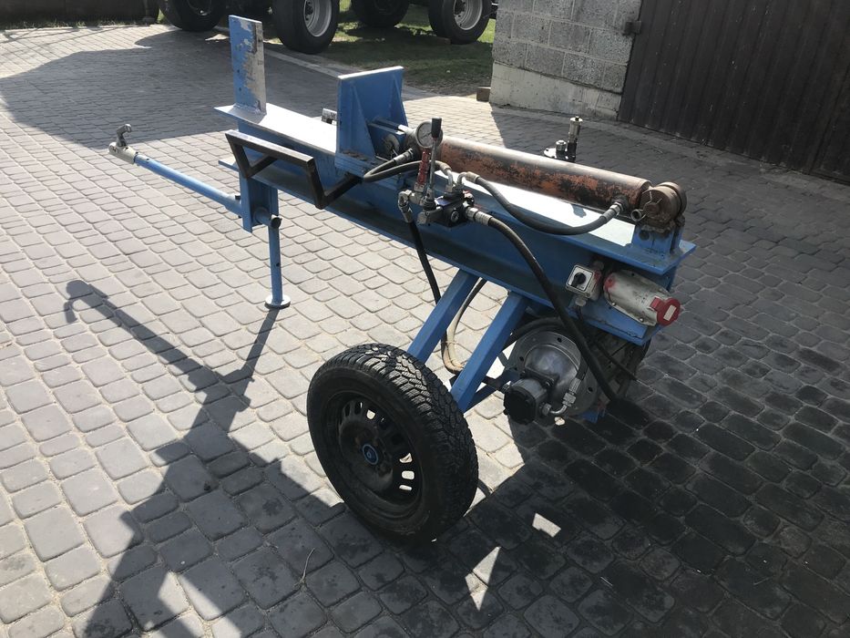 Wynajem łuparki hydraulicznej  do drewna