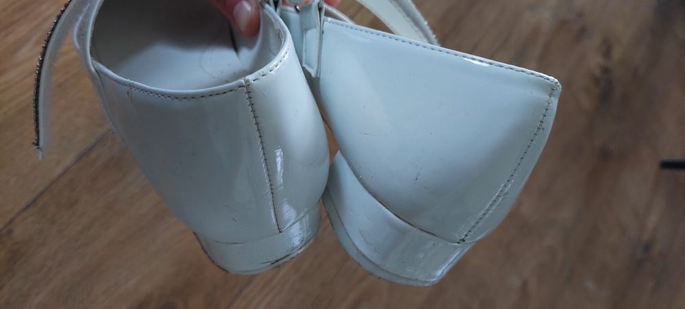 Białe lakierki dla dziewczynki 36 wkładka 23,5 cm