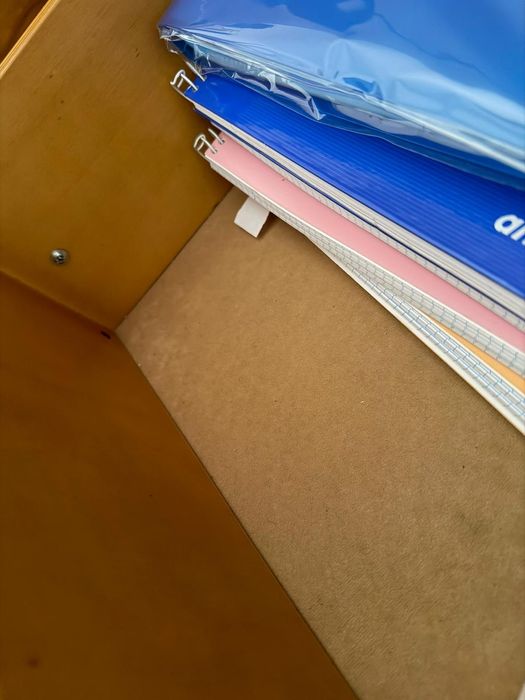 Secretária em madeira maciça