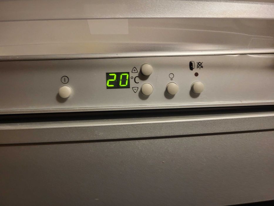 Sprzedam dwie profesjonalne chłodziarki do wina