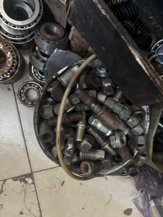 Болти шпильки гайки