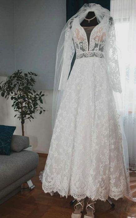 Suknia ślubna  cała z koronki