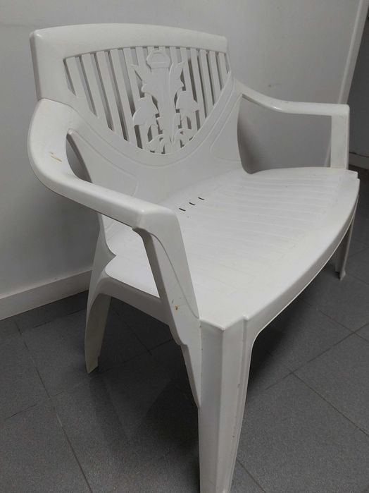 Banco de jardim em estado novo