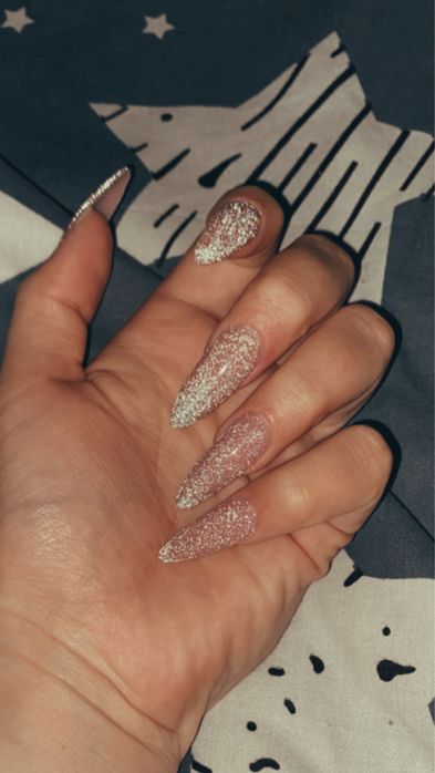 Прийму в дар матеріали для манікюра