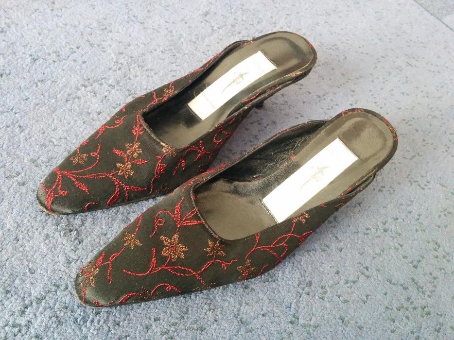 Sapatos salto alto (Jorge Moura e Carlos Costa)