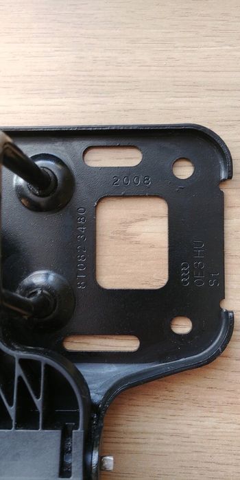 Крюк захватний замок капота Audi A4 B8 Audi A5 лапка скоба