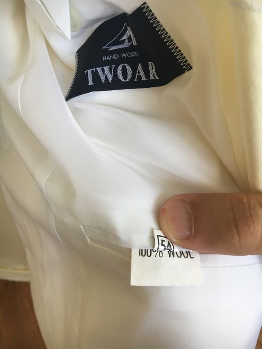 Пошитый на заказ свадебный костюм