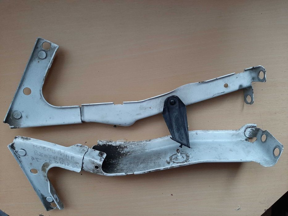 Uchwyt mocowanie prawe błotnika przód oryginał A5 S5 8T Europa białe