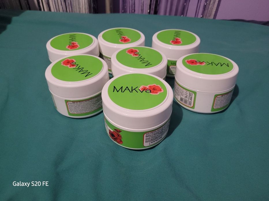 Продам і коробки  з під кремів
