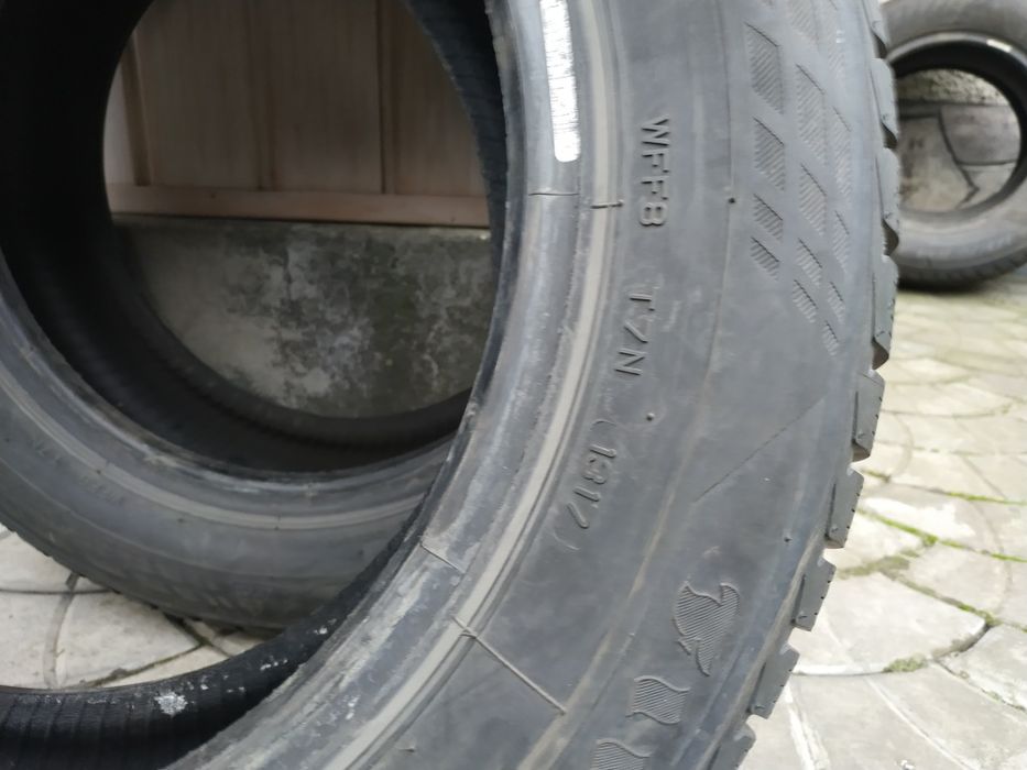 Продам пару зимової  резини 185/60 R14 . Firestone